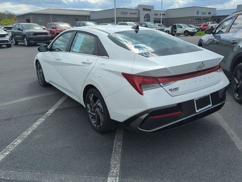 Used 2025 Hyundai Elantra SEL FWD image 6