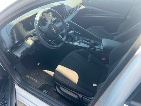 Used 2025 Hyundai Elantra Sport FWD image 2