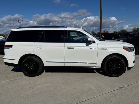 Used 2022 Lincoln Navigator Reserve image 7