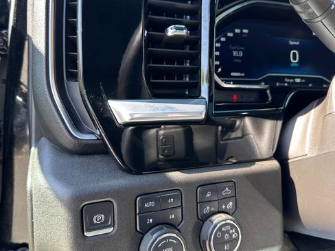 Used 2022 Chevrolet Silverado 1500 LTZ w/ LTZ Premium Package AWD/4WD image 12