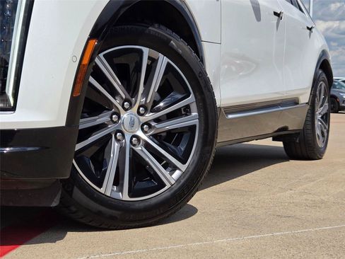 Used 2024 Cadillac Lyriq Luxury RWD image 8