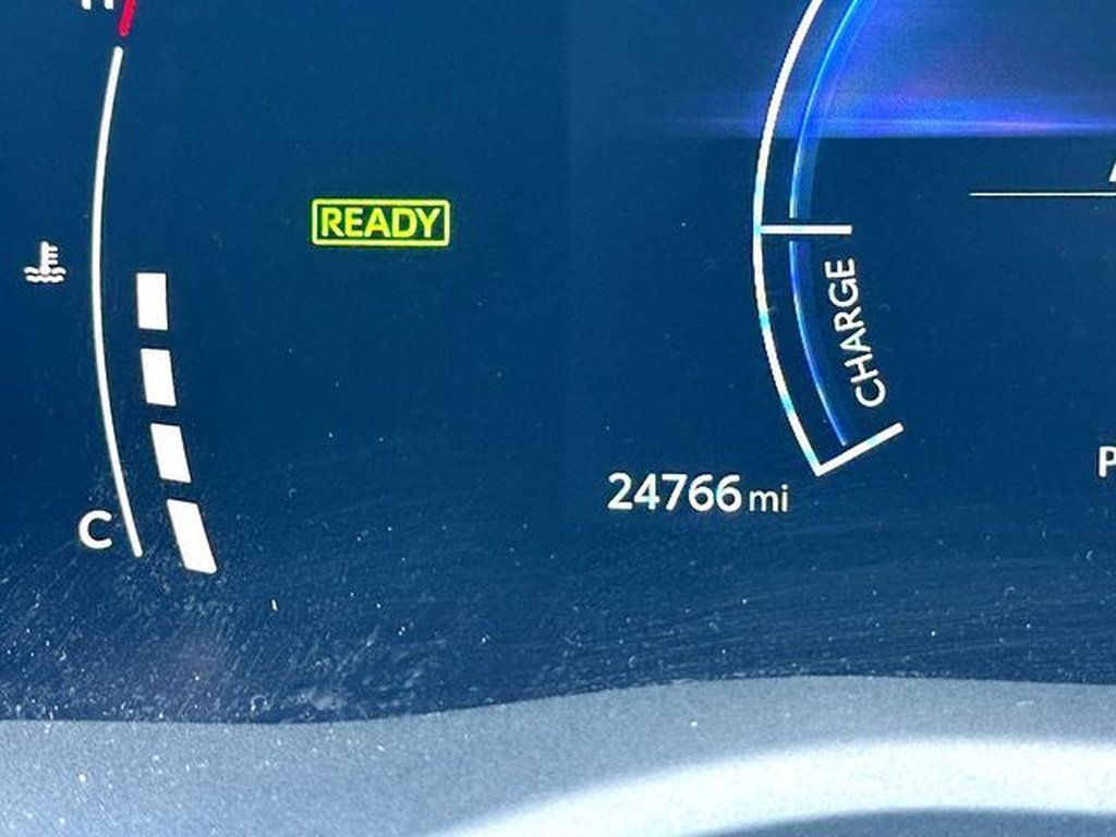 Used 2025 Toyota Camry SE w/ Convenience Package FWD image 23
