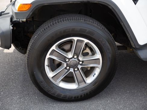 Used 2020 Jeep Wrangler Unlimited Sahara image 10