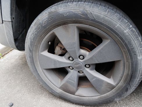 Used 2016 Jeep Cherokee 75th Anniversary image 12