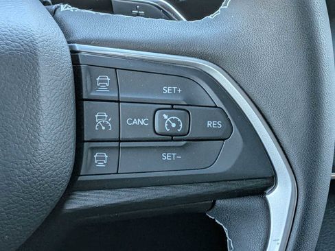 Used 2024 Jeep Grand Cherokee Laredo X image 24