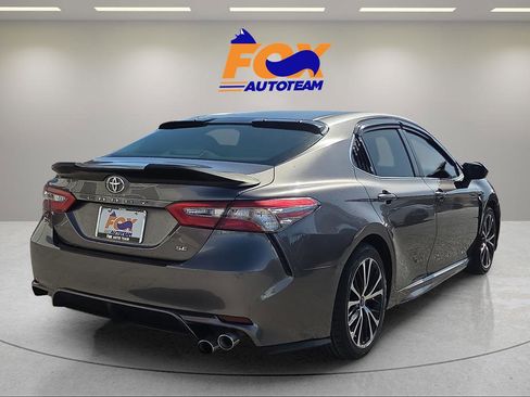 Certified 2018 Toyota Camry SE FWD image 4
