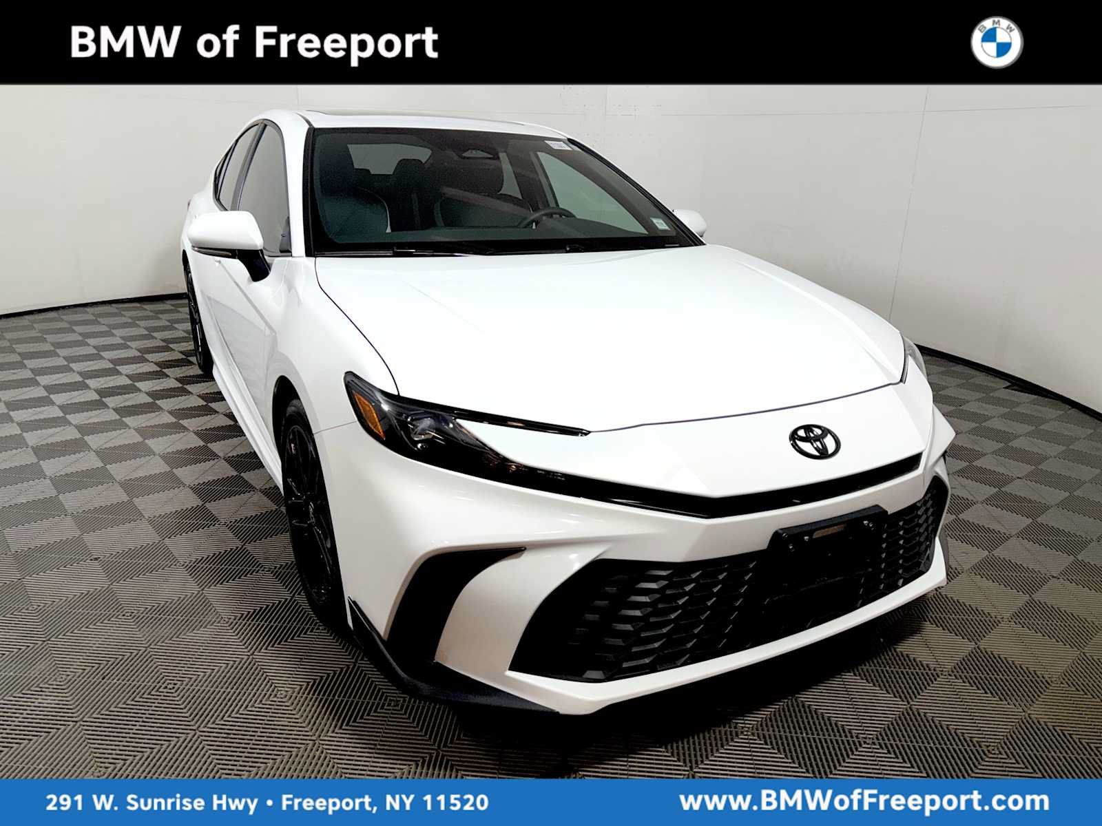 Used 2025 Toyota Camry SE w/ Multimedia Upgrade Package FWD image 1