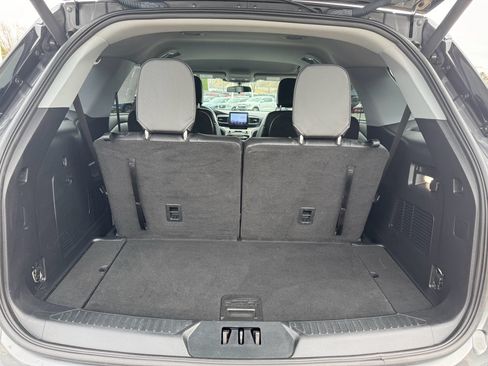 Used 2022 Ford Explorer XLT w/ Equipment Group 202A image 8