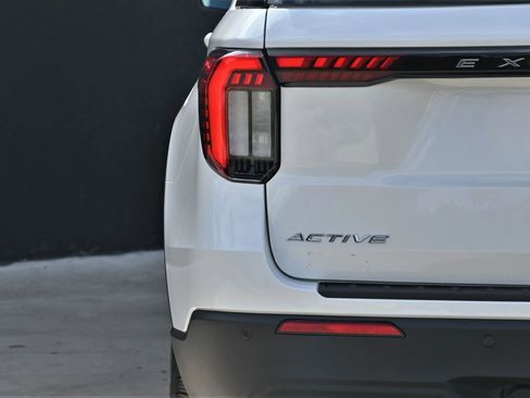 Used 2025 Ford Explorer Active image 8