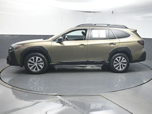 Used 2024 Subaru Outback Premium AWD/4WD image 5