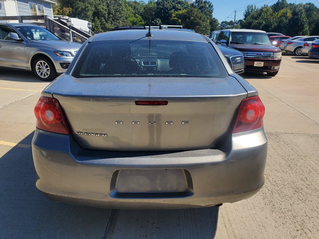 Used 2012 Dodge Avenger SXT FWD image 10