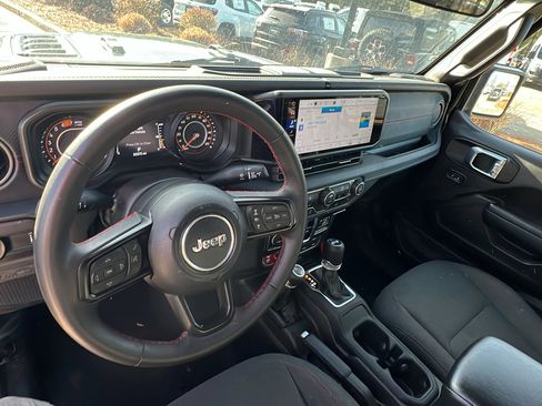 Used 2024 Jeep Wrangler Unlimited Rubicon w/ Convenience Group image 24