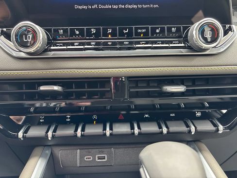 New 2026 Chevrolet Colorado ZR2 w/ Technology Package AWD/4WD image 17