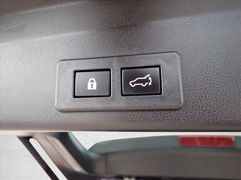 Used 2022 Subaru Ascent Limited w/ Technology Package AWD/4WD image 9