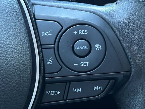 Used 2020 Toyota RAV4 XLE Premium FWD image 21