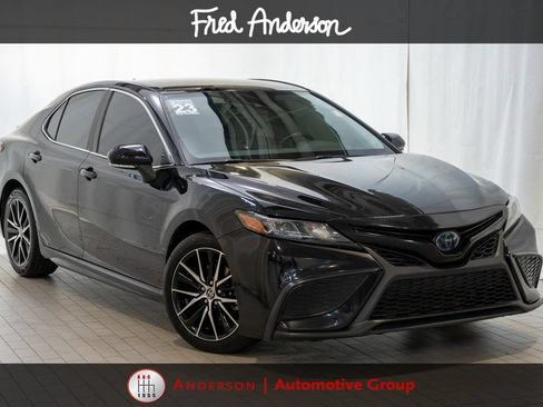 Used 2023 Toyota Camry SE FWD image 1