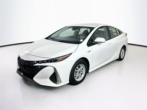Used 2017 Toyota Prius Prime Plus FWD image 3