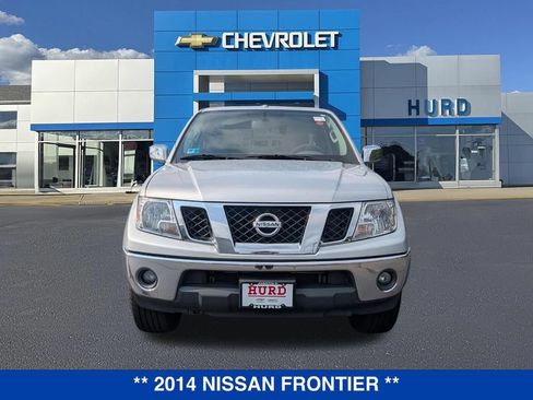 Used 2014 Nissan Frontier SL w/ SL Moonroof Package AWD/4WD image 9