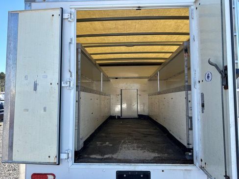 Used 2016 Chevrolet Express 3500 image 17