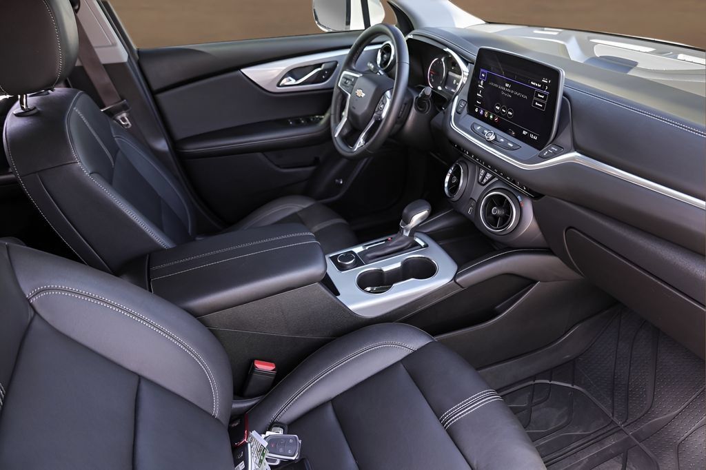 Used 2023 Chevrolet Blazer LT FWD image 28