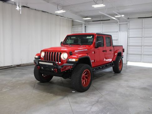 Used 2021 Jeep Gladiator Overland w/ Trailer Tow Package AWD/4WD image 4