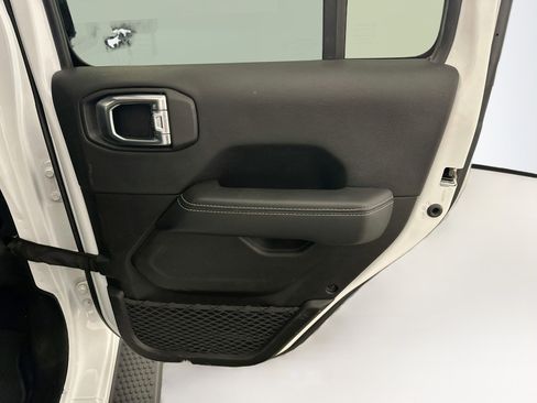 Used 2023 Jeep Wrangler Unlimited Sahara AWD/4WD image 31