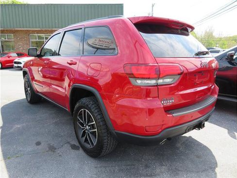 Used 2017 Jeep Grand Cherokee Trailhawk AWD/4WD image 2