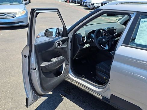 New 2025 Hyundai Venue SEL image 41