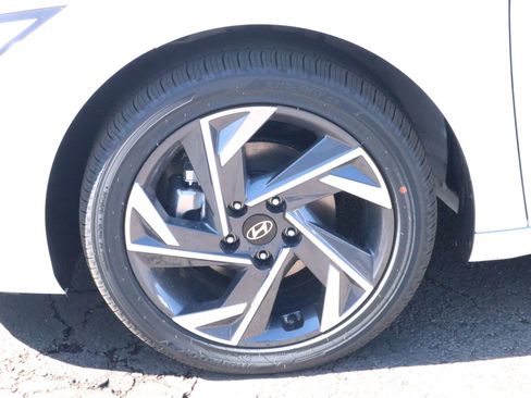 New 2026 Hyundai Elantra Limited FWD image 19
