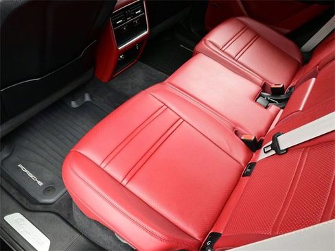 Used 2023 Porsche Cayenne Platinum Edition image 15