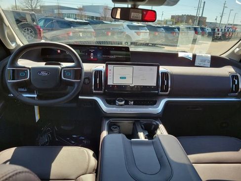 New 2026 Ford Expedition Max Platinum w/ Platinum Ultimate Package AWD/4WD image 11