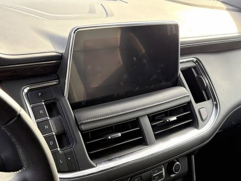 Used 2024 Chevrolet Suburban LT image 6