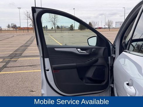Used 2025 Ford Escape Platinum AWD/4WD image 5