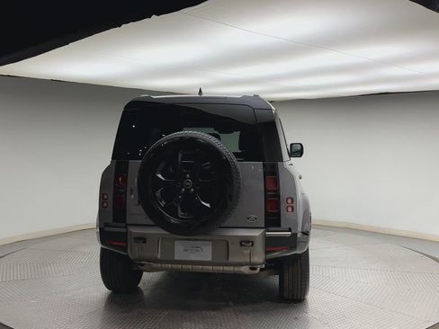 Used 2022 Land Rover Defender 110 X-Dynamic SE image 3