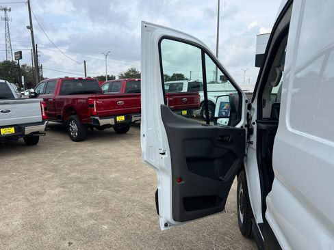 New 2026 Ford Transit 250 148 Medium Roof w/ Load Area Protection Package RWD image 17