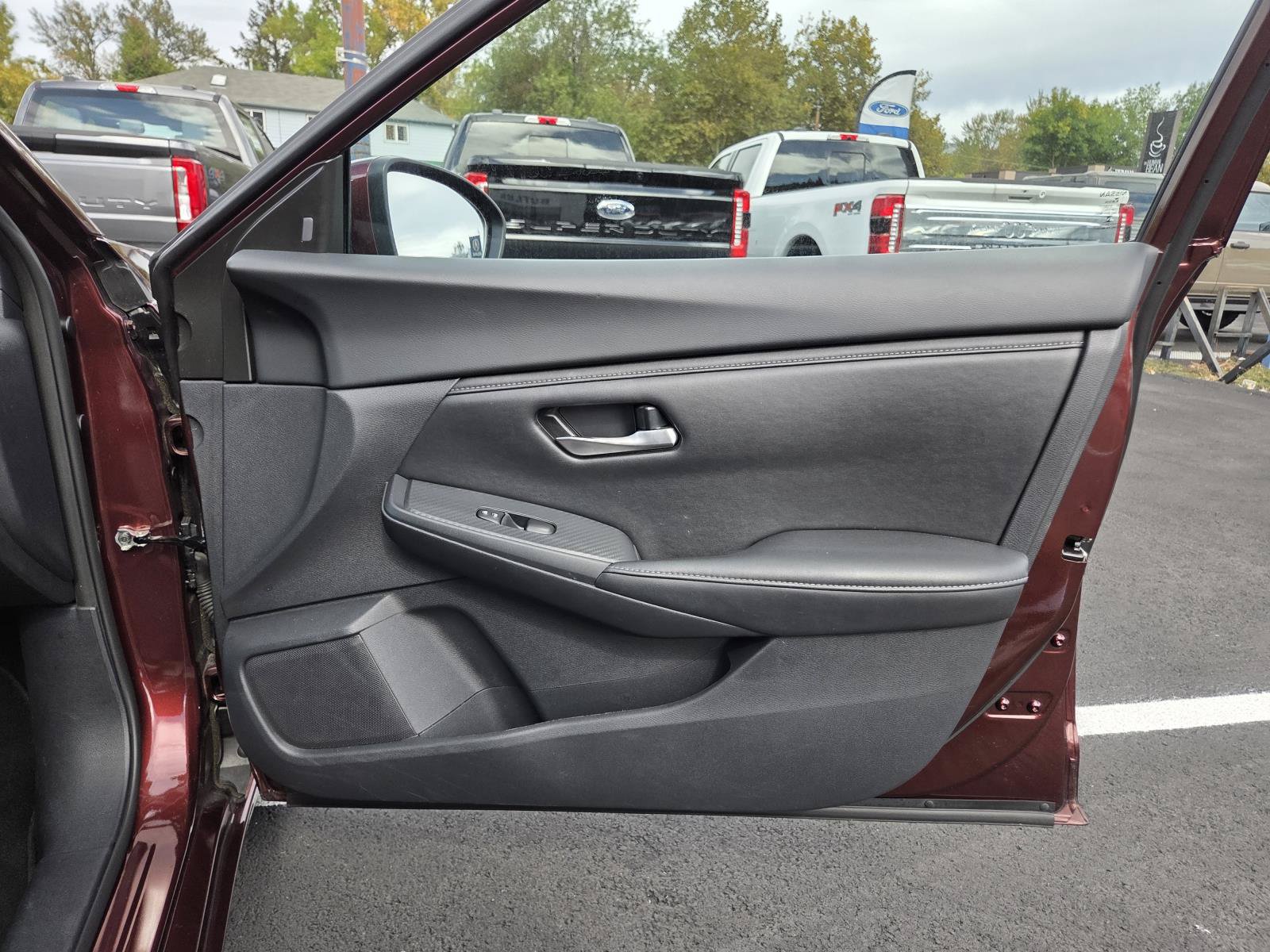 Used 2025 Nissan Sentra SV FWD image 22