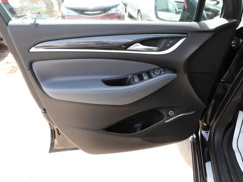 Used 2019 Buick Enclave Essence image 18