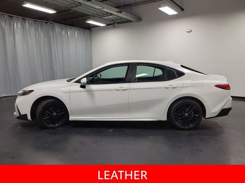 Used 2025 Toyota Camry SE image 5