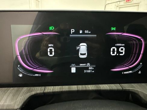 Used 2024 Kia Telluride EX w/ EX Captain's Chair Package FWD image 16