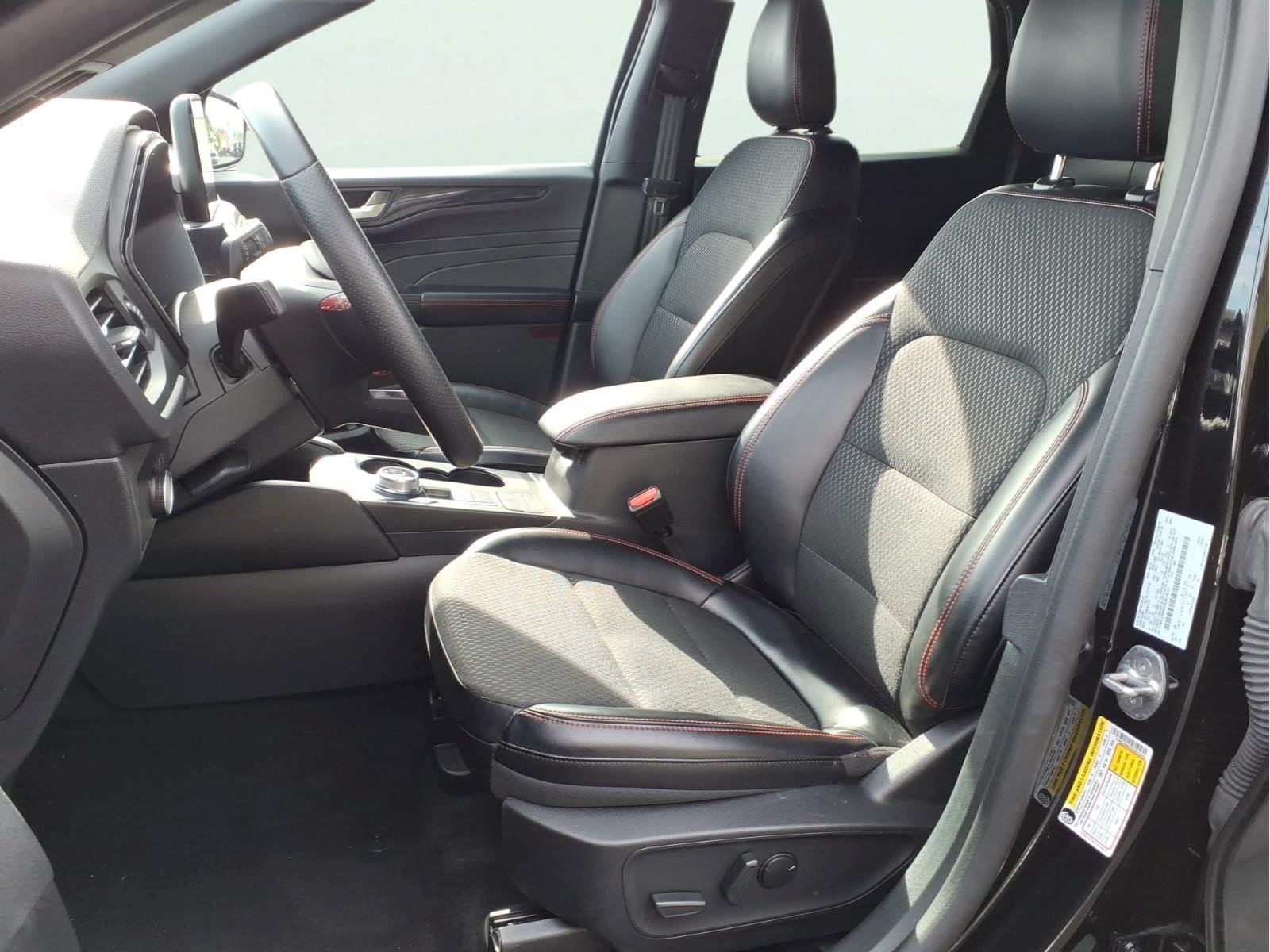 Used 2025 Ford Escape ST-Line AWD/4WD image 11