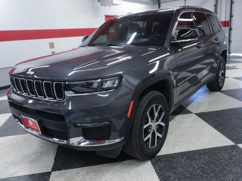 Used 2025 Jeep Grand Cherokee L Limited RWD image 5