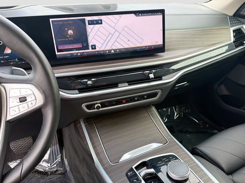 Used 2024 BMW X7 xDrive40i w/ Premium Package image 30