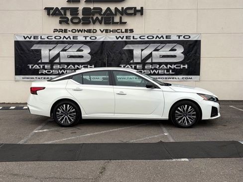 Used 2025 Nissan Altima 2.5 SV FWD image 11