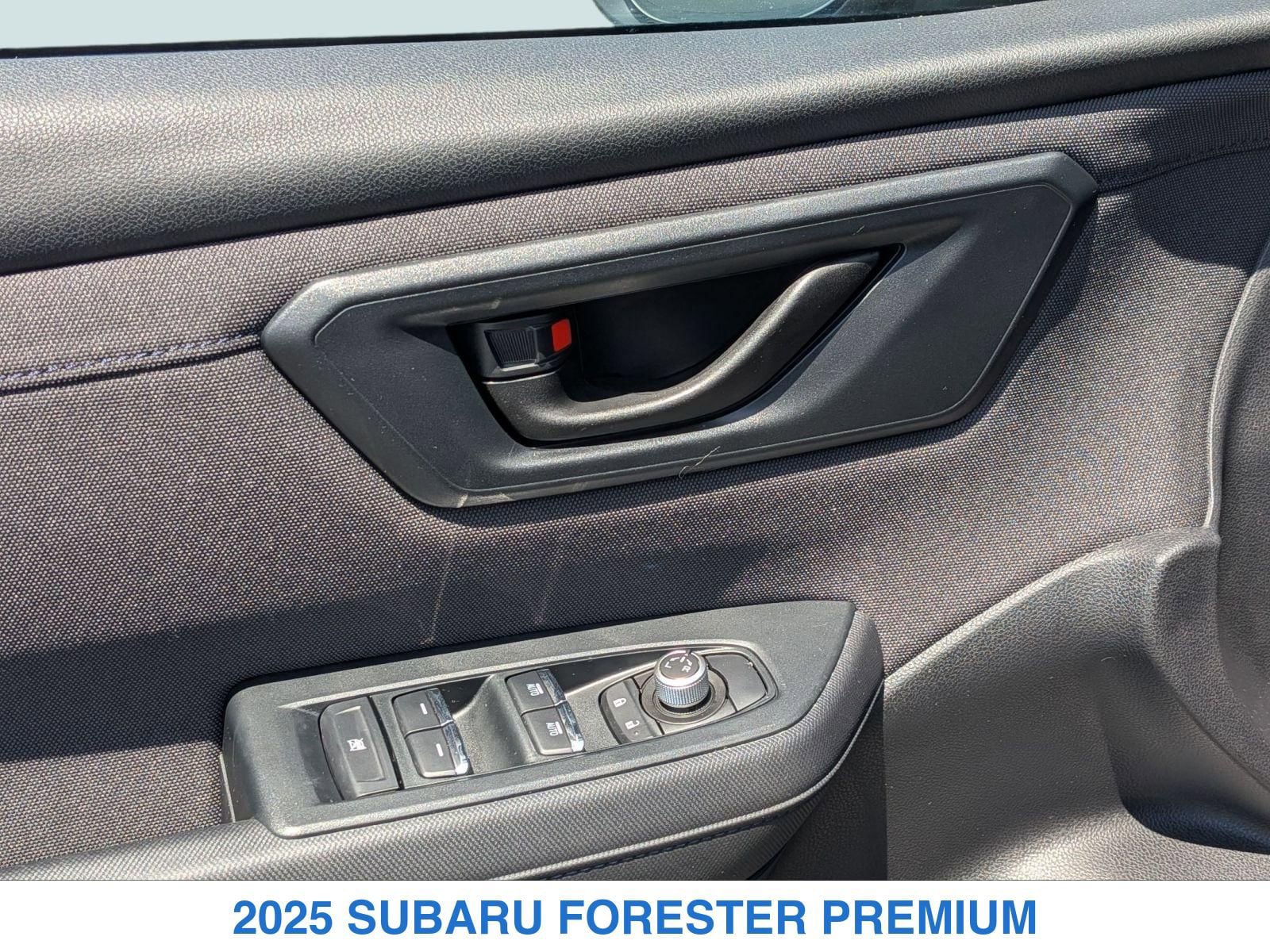Used 2025 Subaru Forester Premium AWD/4WD image 12