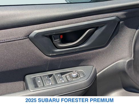 Used 2025 Subaru Forester Premium AWD/4WD image 12