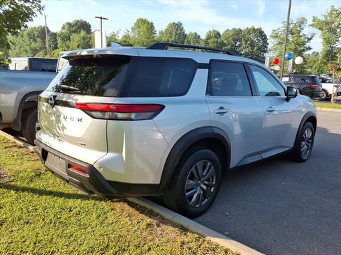 Used 2025 Nissan Pathfinder SV AWD/4WD image 7