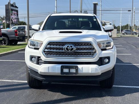 Used 2017 Toyota Tacoma TRD Sport w/ Premium & Technology Package AWD/4WD image 2