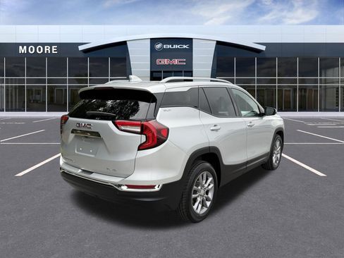 Used 2022 GMC Terrain SLT AWD/4WD image 3
