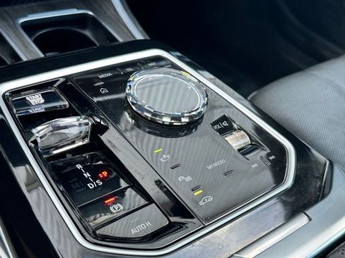 Used 2024 BMW 740i xDrive image 19