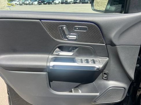 Used 2025 Mercedes-Benz GLB 250 4MATIC image 22